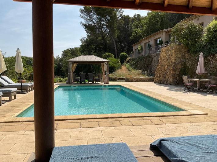 Chambre d’hôte pour 4 personnes, avec terrasse et vue ainsi que piscine et jardin, animaux acceptés à Lourmarin - 3