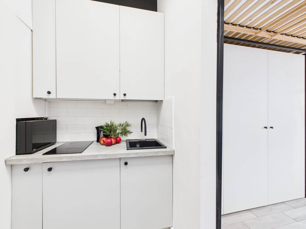 Cały apartament wypoczynkowy, Comfortable Studio with Mezzanine | Close to Metro and Park in Mokotów, Warszawa