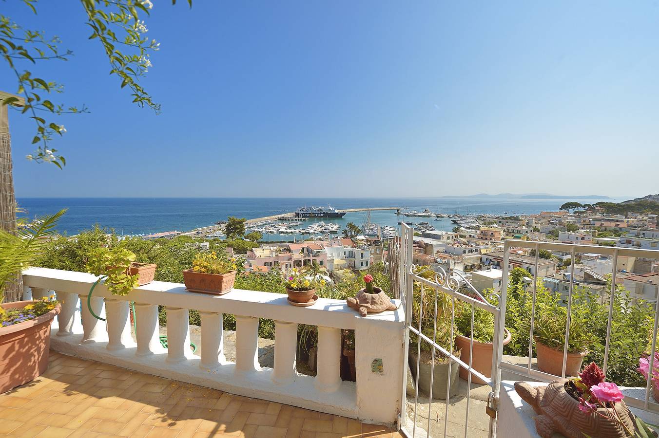 Maison de vacances 'Villino Dei Fiori' avec vue sur la mer, Wi-Fi et climatisation in Casamicciola Terme, Ischia