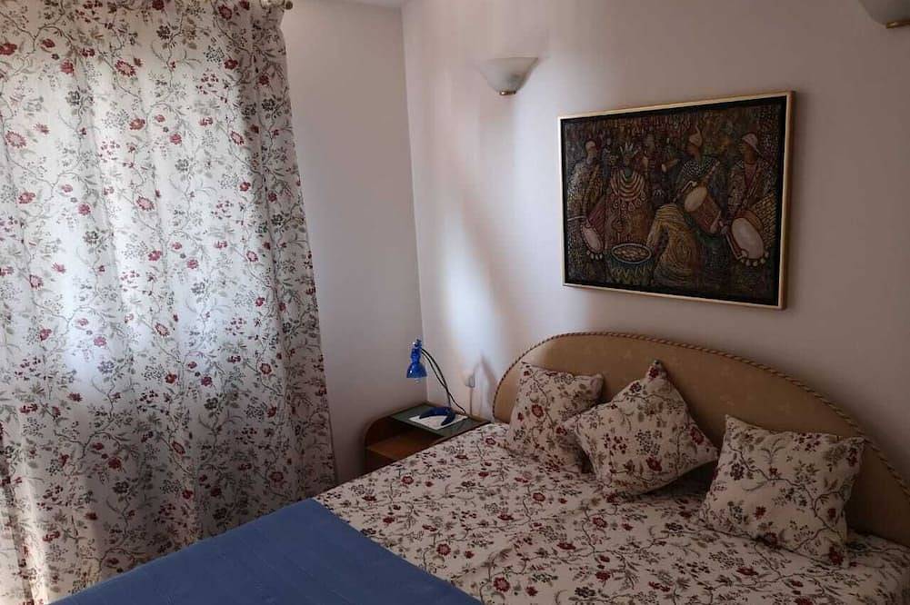 Entire apartment, Holiday 1Br Apartment with Sea View in Budva in Budva, Opština Budva