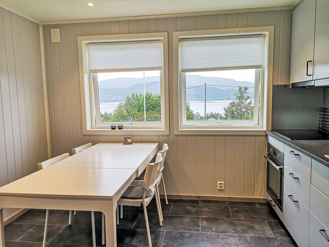 Ganze Wohnung, Mjellhaugen in Naustdal