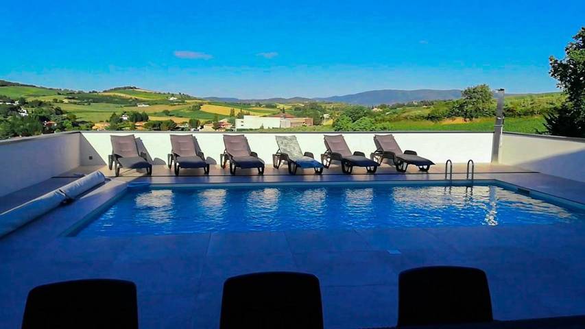 Location de vacances pour 10 personnes, avec vue ainsi que piscine et jardin, animaux acceptés à Malras - 2