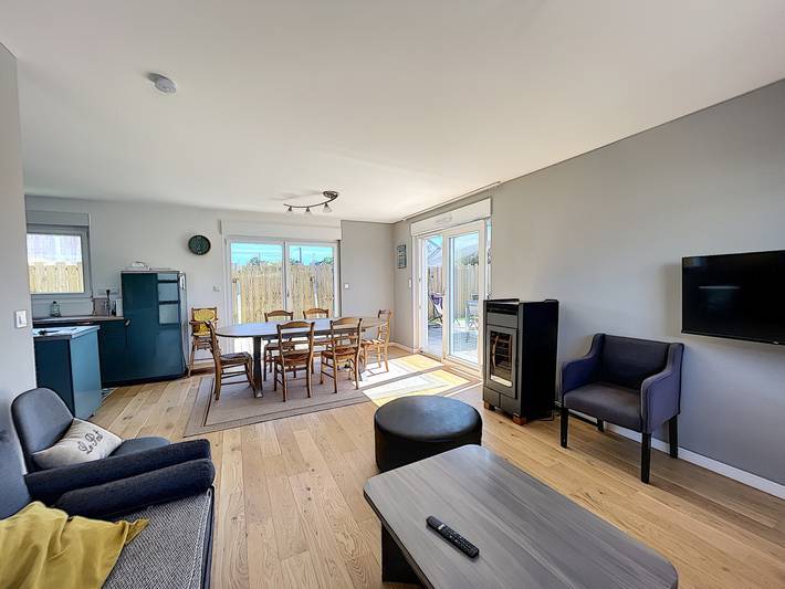 Modern Villa with Terrace, Garden, Parking, Near Beach – Free Wifi in Saint-Pair-sur-Mer, Côte de la Déroute