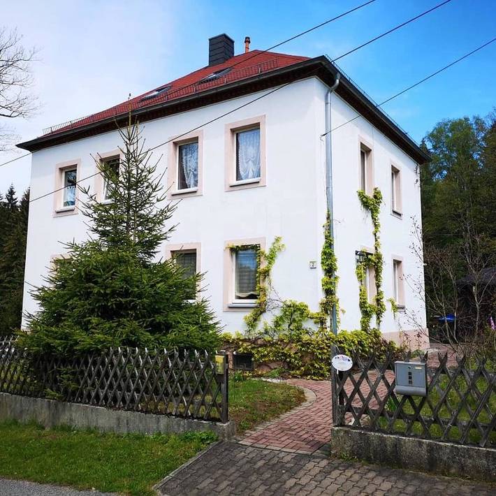 Ferienwohnung für 4 Personen, mit Terrasse und Garten sowie Pool und Ausblick in Tharandt
