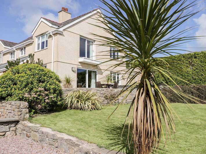 Holiday rental for 13 people, with garden in Benllech