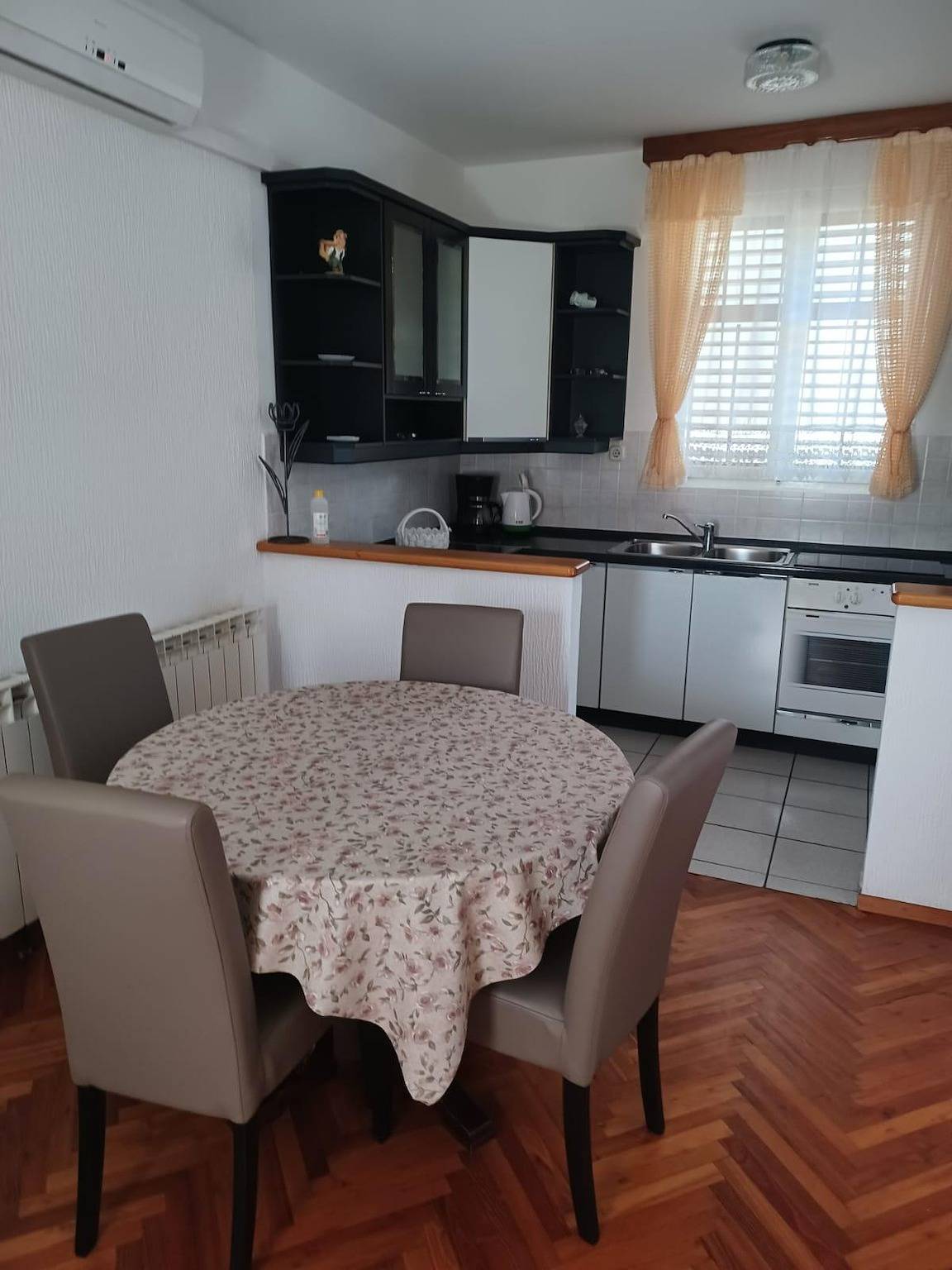 Ganze Wohnung, 2-Zimmer-Ferienwohnung am Strand Kampor, Rab A-22228-b in Kampor, Rab