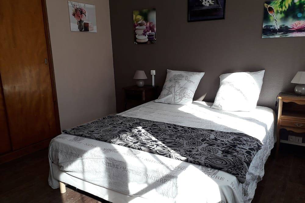 Seasonal rental of a villa in the countryside in Meynes, Nimes region