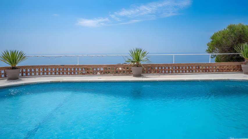 Villa 'Montañes - La Joyita' with Sea View, Private Pool and Wi-Fi