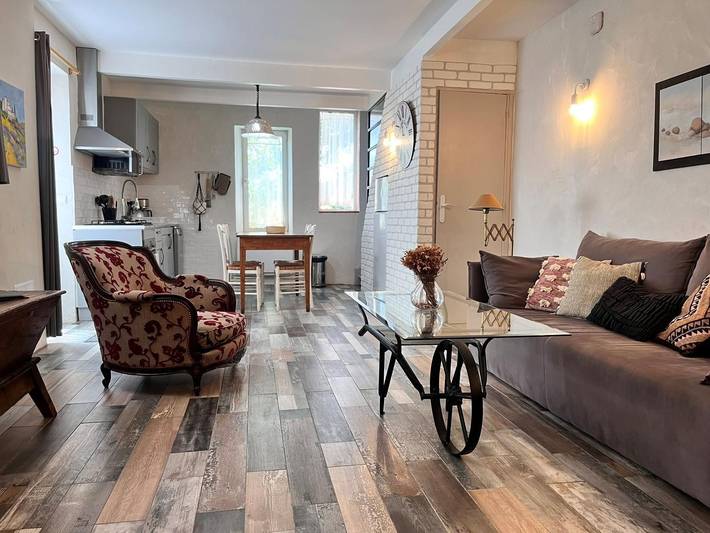 Gîte pour 4 personnes, avec piscine et jardin