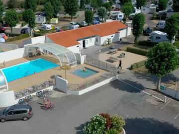 Mobil home pour 8 personnes, avec bassin pour enfant, animaux acceptés à Grues