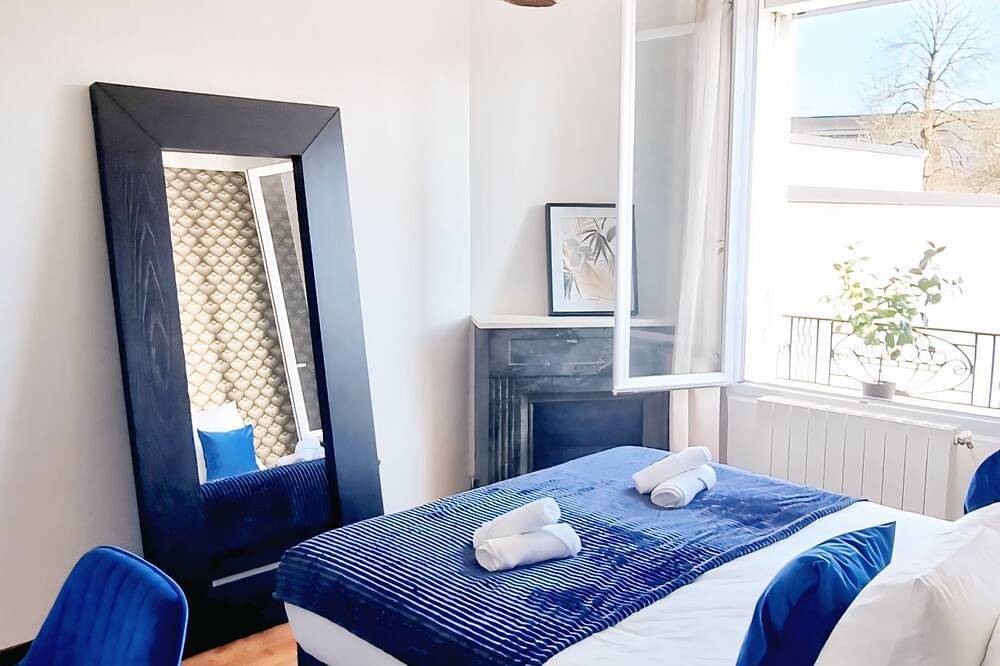 Apartamento entero, Large 2-room apartment - Paris & Orly Airport 15 min away + Parc de Sceaux 1 min away in Antony, Altos del Sena