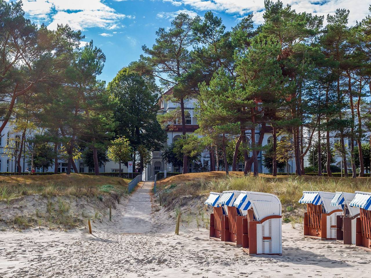 Ganze Ferienwohnung, Villa Strandidyll Apartment 6, Balkon mit Meerblick in Ostseebad Binz, Binz