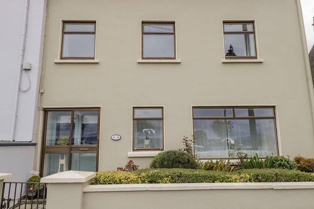 Sea Watch House, pet friendly in Roundstone, County Galway in Roundstone, Connemara