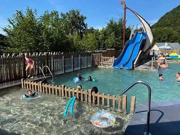 Camping pour 4 Personnes dans Vic-sur-Cère, Massif central, Photo 4