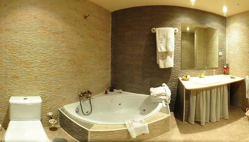 Casa rural para 2 personas, con piscina y jacuzzi además de jardín y balcón en Provincia de Guadalajara - 4