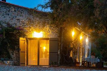 Gîte pour 4 personnes, avec vue ainsi que piscine et jardin à Aghione