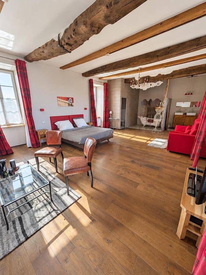 Location de vacances pour 4 personnes, avec Jardin et Piscine à Langoat