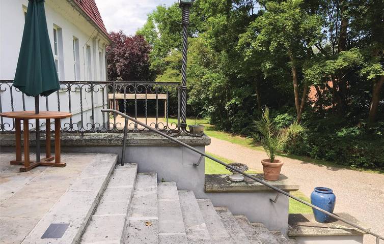 Ferienhaus für 40 Personen, mit Whirlpool und Terrasse sowie Garten und Pool in Mecklenburgische Schweiz - 4