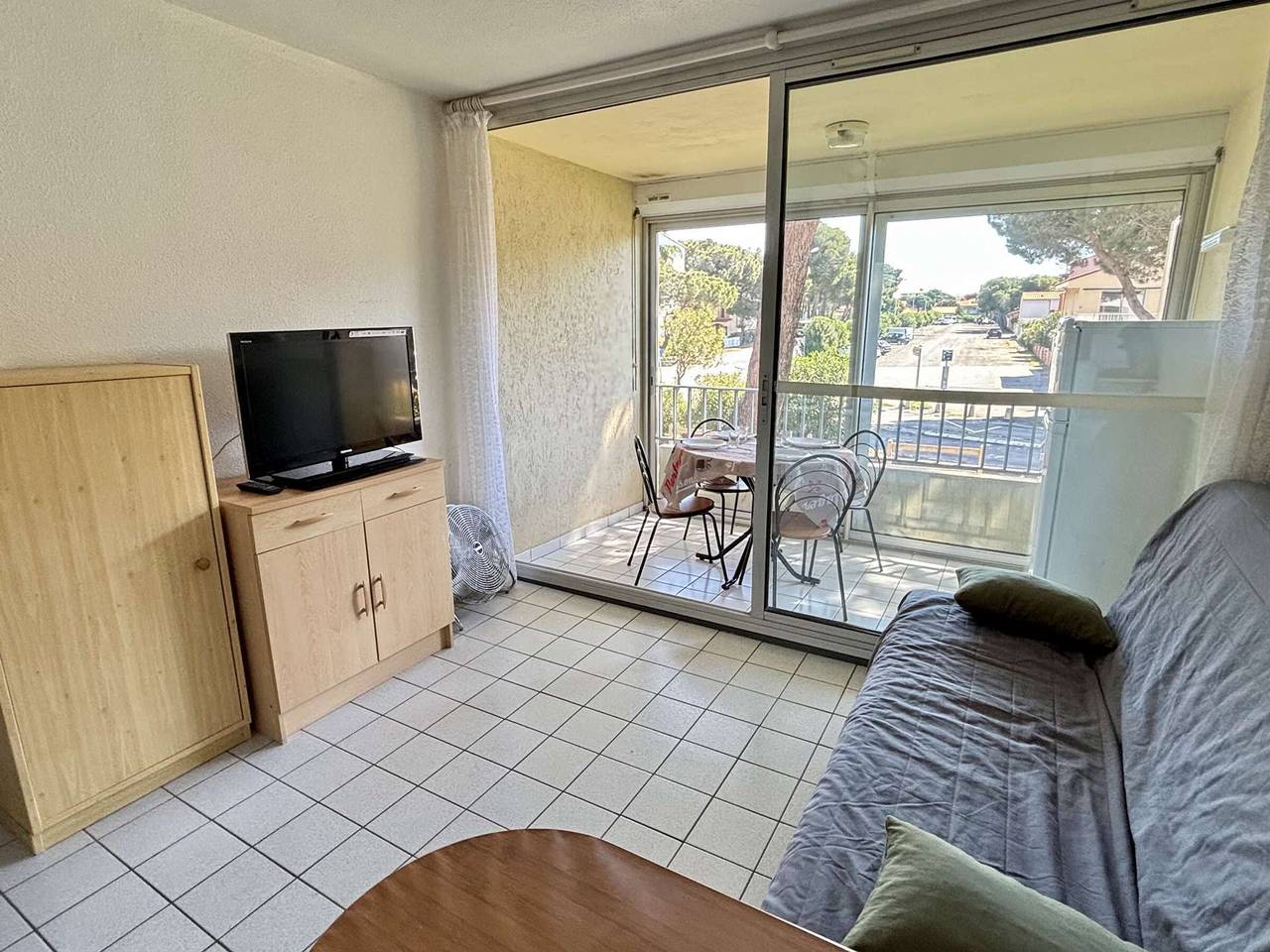 Entire apartment, Beachside Studio with Pool, Parking & Balcony - Argelès-sur-Mer in La Côte Vermeille, Argelès-sur-Mer