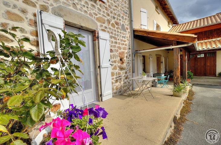 Gîte pour 3 personnes, avec terrasse dans Deux-Grosnes - 2