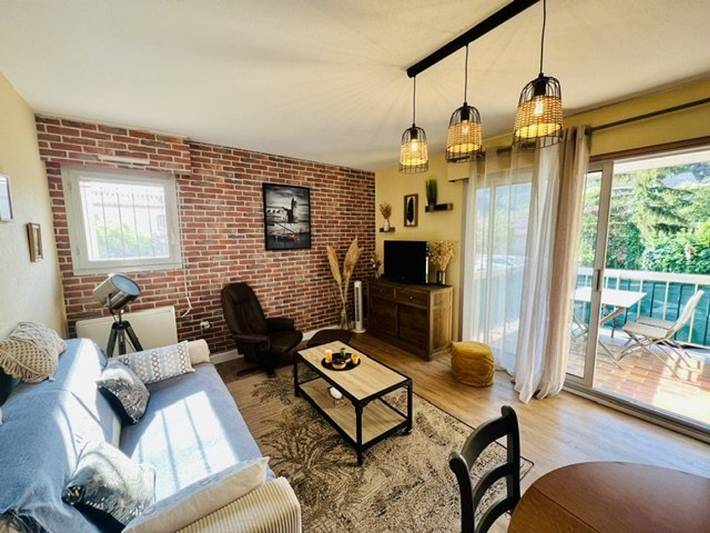 Ganze Wohnung, Hübsches F2 mit Balkon, Parkplatz, nahe Thermen in Amélie-les-Bains-Palalda, Mittelmeerküste (Frankreich)