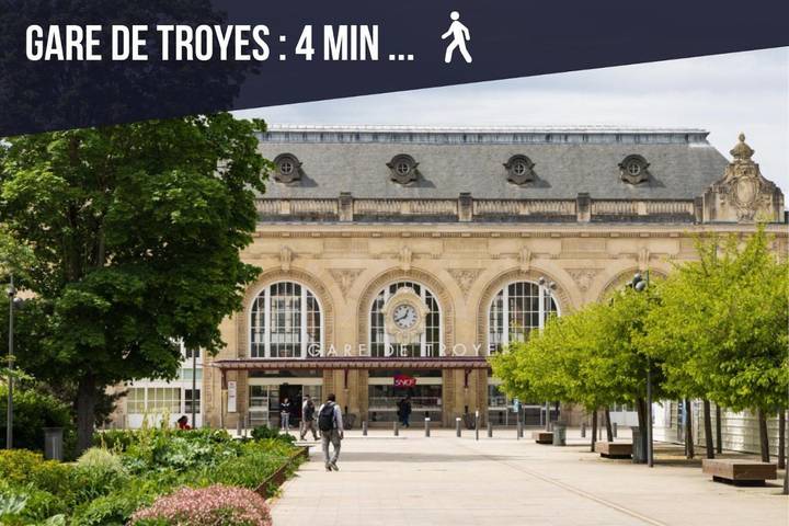 Gîte pour 2 personnes, avec terrasse et sauna ainsi que jardin et jacuzzi à Troyes - 3