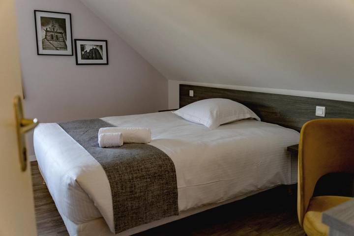 Hôtel pour 3 personnes, avec jardin, animaux acceptés à Conches-en-Ouche - 2