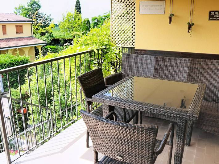 Ferienwohnung für 4 Personen, mit Balkon und Pool in Colà