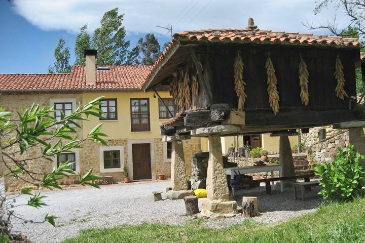 Casa rural para 2 personas, con Balcón y Terraza además de Jardín y Vistas en Siero