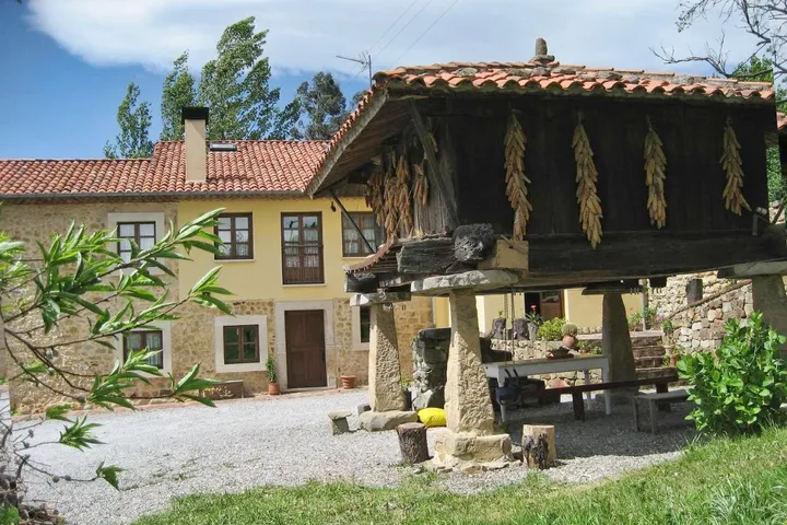 Casa rural para 2 personas, con jardín además de balcón y vistas - 1