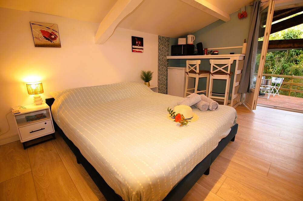 Entire apartment, Lou Pichoun - Private Jacuzzi & Vineyards in Gaillac, Albi region