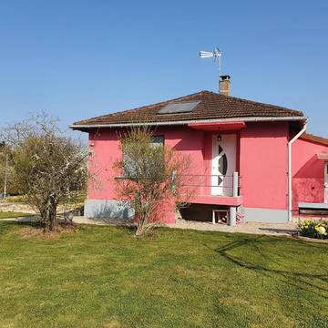 Gîte pour 5 personnes, avec jardin et vue, animaux acceptés à Simard (Saône-et-Loire)