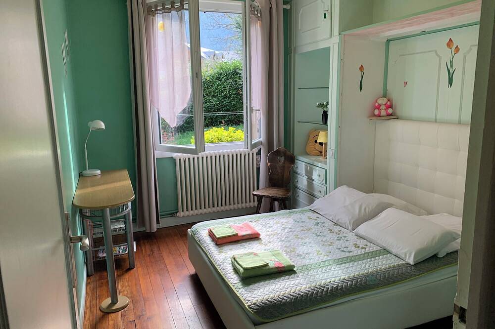 Appartement entier, Appartement et jardin - T3 dans maison \"Les Douglas\" Animaux acceptés in Luchon-Superbagnères, Bagnères-de-Luchon