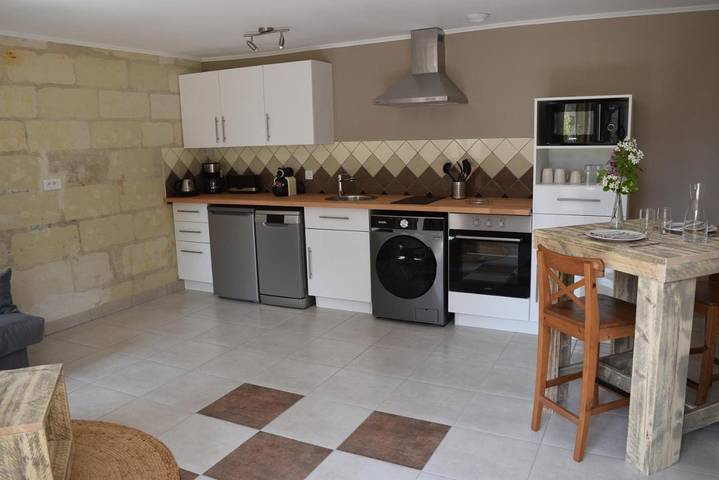 Gîte pour 3 personnes, avec piscine ainsi que jardin et terrasse, animaux acceptés dans Tuffalun - 2