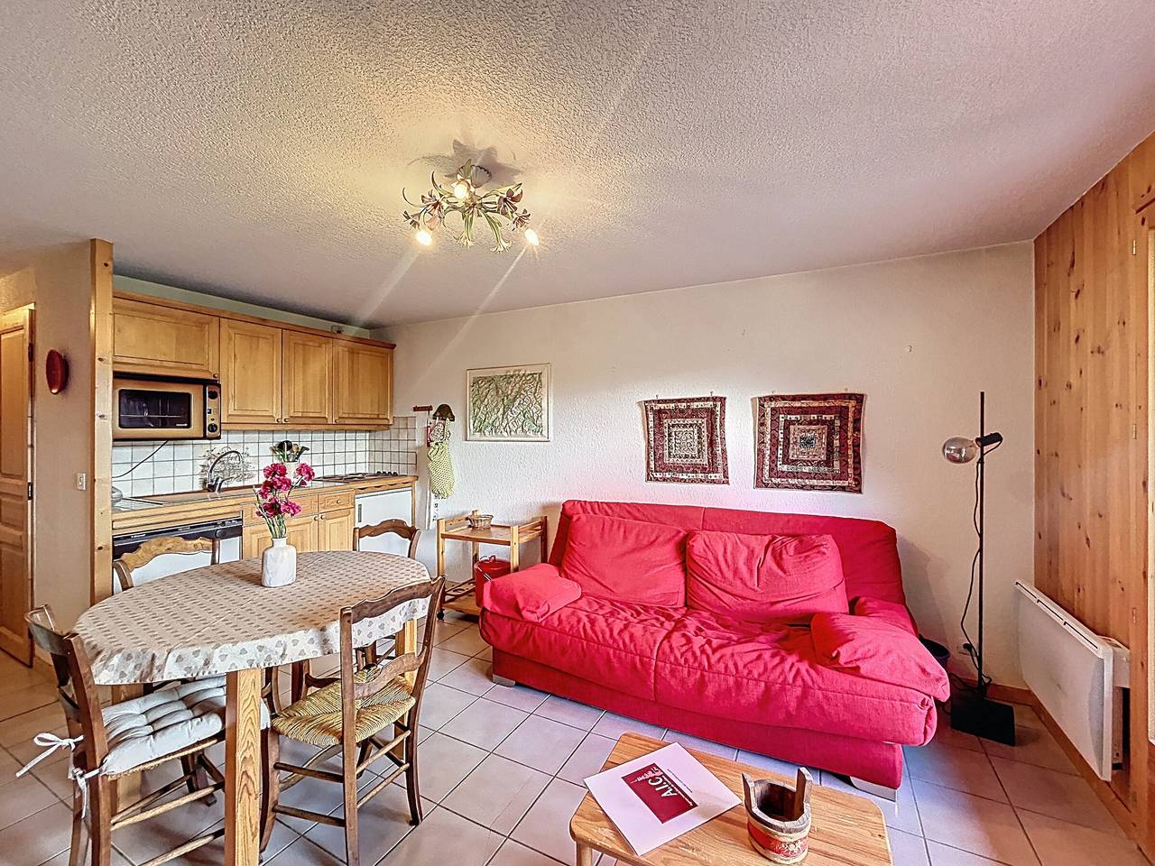 Entire apartment, Apartment near village, ski bus access, Mont Blanc view in Combloux, Pays du Mont-Blanc