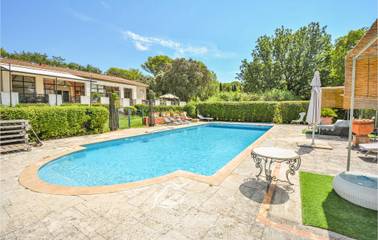 Location De Vacances pour 8 Personnes dans Aubais, Région de Nîmes, Photo 1