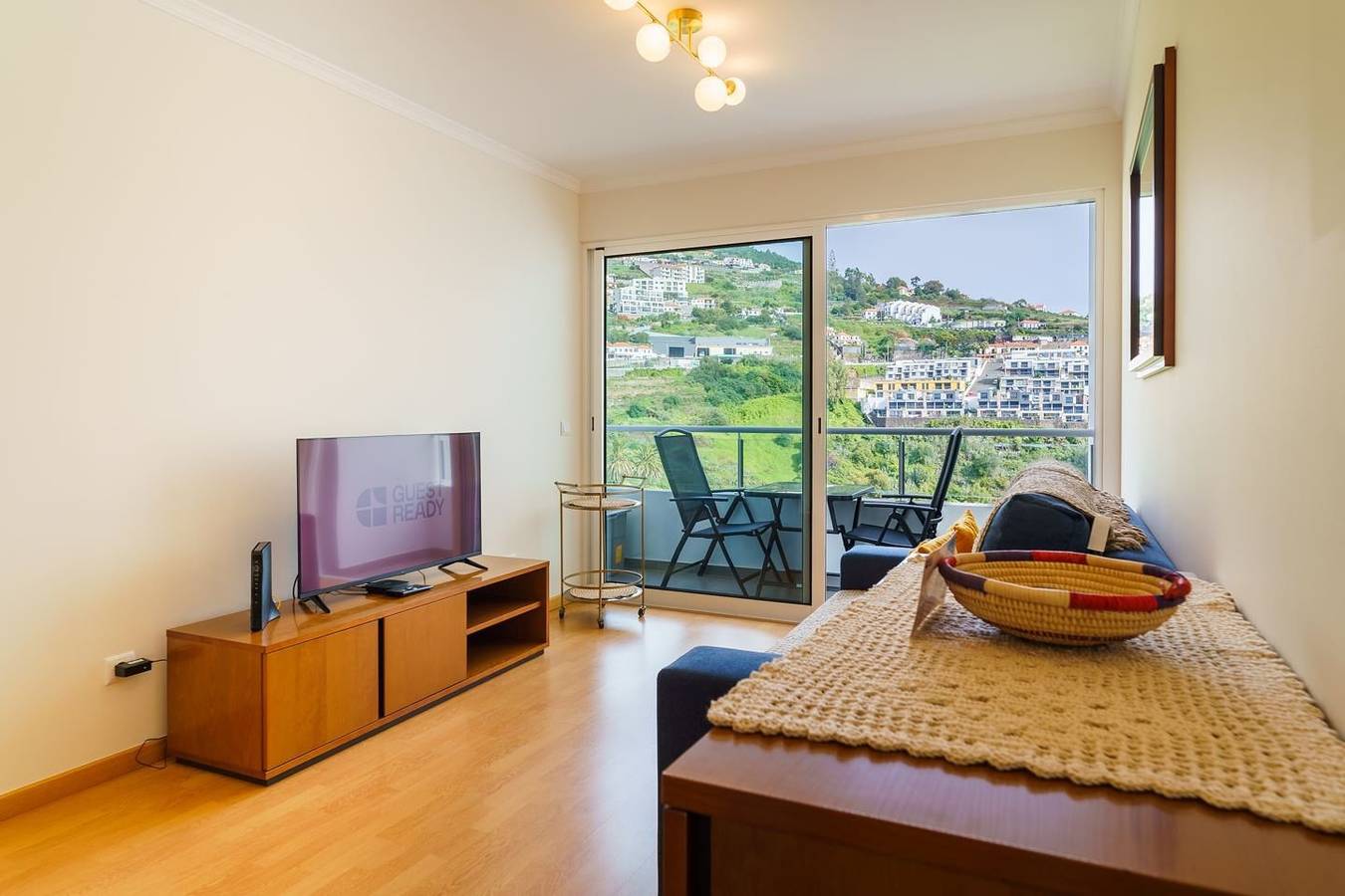 Apartamento entero, Guestready - Vista a la montaña con piscina in Caniço, Isla de Madeira