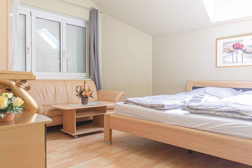 Exquisite Room in Shared Villa w/ Free Parking in Floridsdorf, Wien