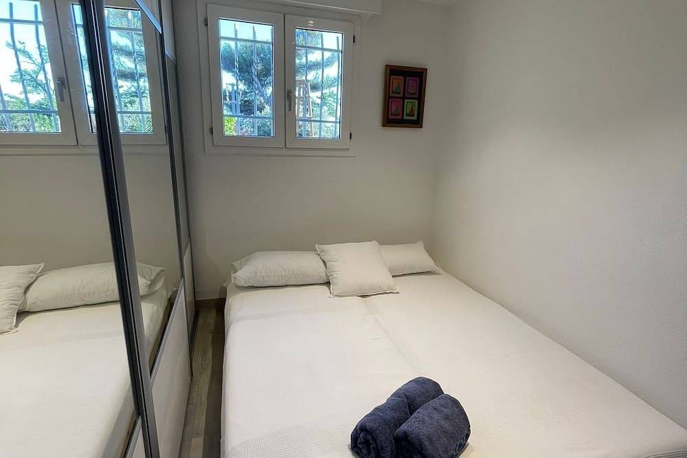 Ganze Wohnung, 3 Zimmer Ferienwohnung  mit Meerblick,  Pool und  grosser, privater Terrasse in Cannes La Bocca, Cannes