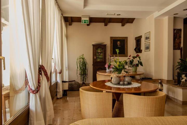 Hôtel pour 2 personnes, avec sauna ainsi que piscine et jardin dans Saint-Vincent - 4