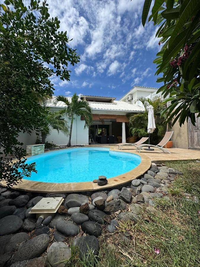 Location de vacances pour 6 personnes, avec jardin ainsi que vue et piscine dans Port de Saint-Gilles les Bains - 4