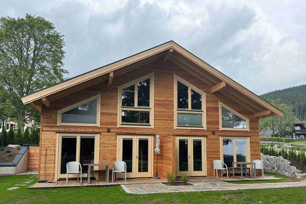 Ganze Wohnung, Holzblockhaus mit 70 qm, 2 Schlafzimmer, 1 Wohn- / Schlafbereich, max. für 6 Personen in Suedlicher Schwarzwald, Lenzkirch