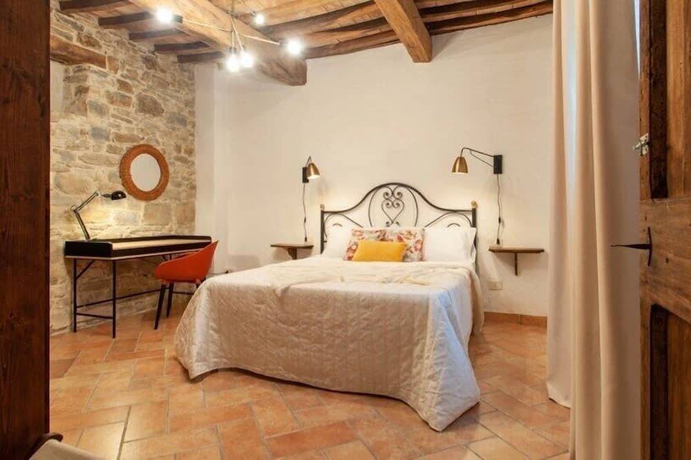 Villa La Ginestra, private villa with pool in Montone, Valtiberina