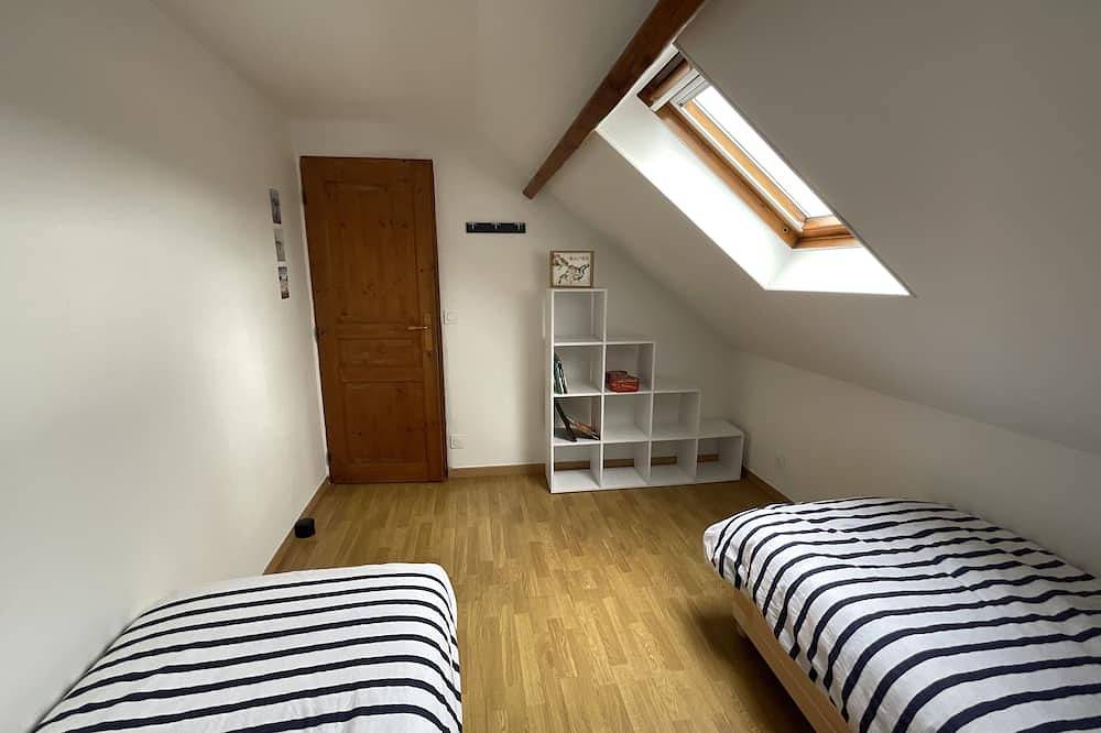 Le Cottage de la Plage house 400 m from the sea with garage and sunny courtyard in Mers-les-Bains, Abbeville region