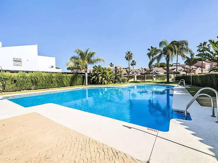 Chalet para 6 personas, con jardín y piscina en Novo Sancti Petri