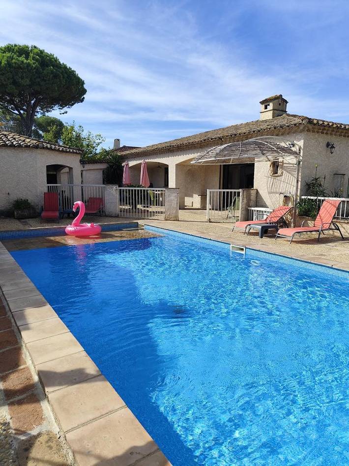 Gîte pour 8 personnes, avec jardin et piscine