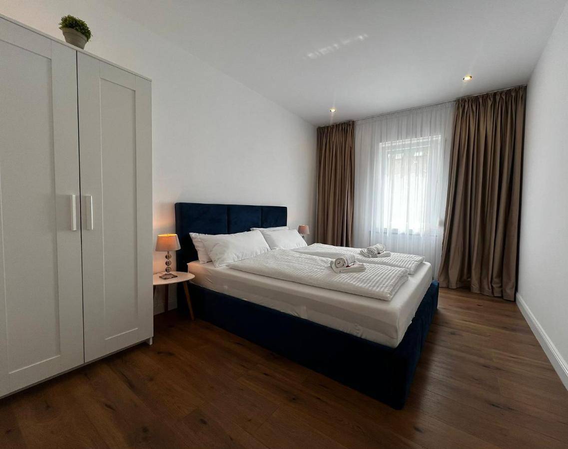 Ganze Wohnung, 105 Quadratmeter Apartment, Parkplatz, kinderfreundlich, 6 Personen, Wifi, vollausgestattete Küche, in Crimmitschau, Chemnitz und Umgebung