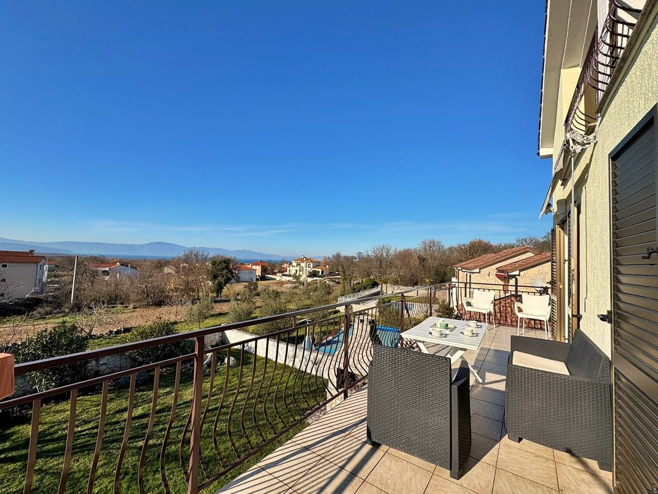 Ganze Wohnung, Apartment Pavle 2 - ruhige Lage, Meerblick, Haustiere erlaubt, Garten, Grill, Parkplatz in Malinska-Dubašnica, Krk