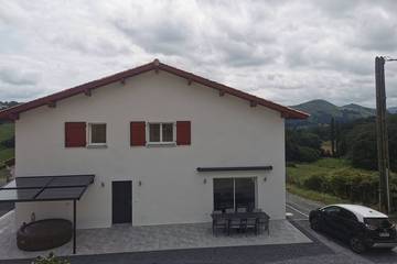 Gîte pour 10 personnes, avec jacuzzi à Saint-Esteben