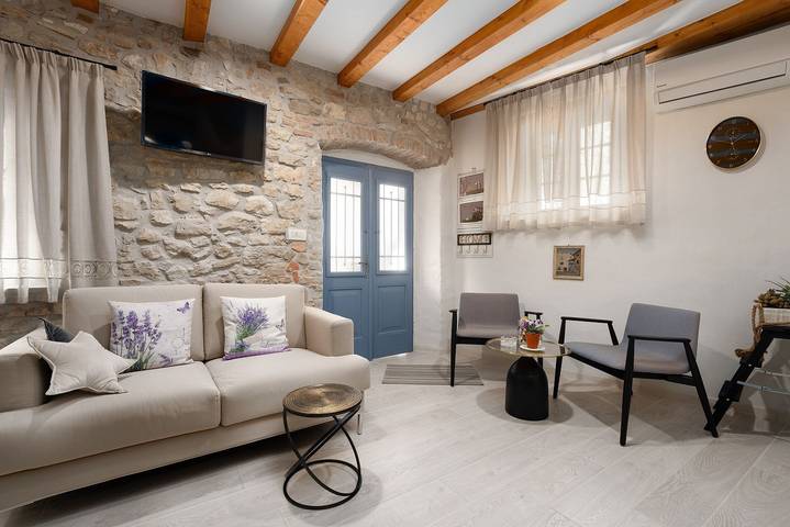 Ferienwohnung für 4 Personen, mit Balkon und Terrasse in Poreč